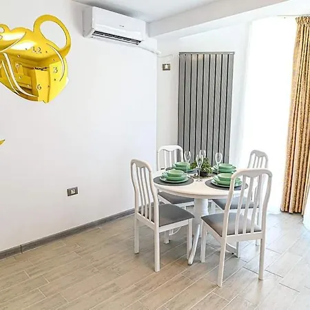Monik Yellow Alezzi Aparthotel Năvodari