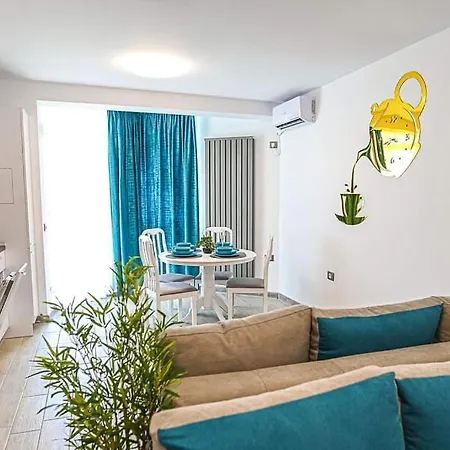 Monik Yellow Alezzi Aparthotel